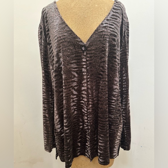 Single Button Stretch Velvet Top - Picture 1 of 3
